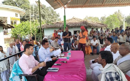 सीतामढ़ी :-  पुरंदाहा राजवारा पूर्वी पंचायत के मना बाबा मठ परिसर में आयोजित जनता दरबार में पहुंचे जिलाधिकारी, दिए कई निर्देश