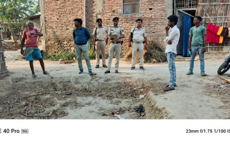 सीतामढ़ी :- सड़क अतिक्रमण को लेकर सीओ एवं थानाध्यक्ष ने चलाया अभियान