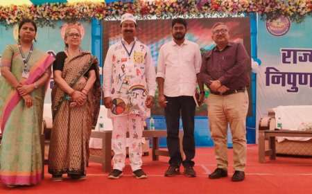 सीतामढ़ी :- पटना में आयोजित टीएलएम मेले में "टीएलएम मैन" बनकर शिक्षक अमर आनन्द बने आकर्षण का केंद्र