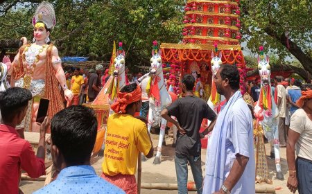 सीतामढ़ी :-- भदियन में आकर्षण का केंद्र बना 101 फिट ऊंचा मजबूरी झंडा, चार दिवसीय महावीरी झंडोत्सव को लेकर माहौल भक्तिमय