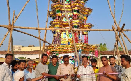 सीतामढ़ी :- मन्नत ताजिया का थानाध्यक्ष देवेंद्र चौधरी ने किया उद्घाटन