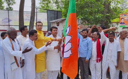 सीतामढ़ी :- प्रधानमंत्री के मधुबनी आगमन की तैयारी को लेकर विधायक ने झंडा दिखा प्रचार गाड़ी किया रवाना