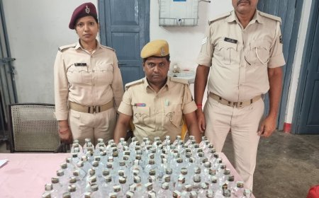 सीतामढ़ी :- सवारी ट्रेन से जीआरपी ने बरामद की भारी मात्रा में नेपाली देशी शराब