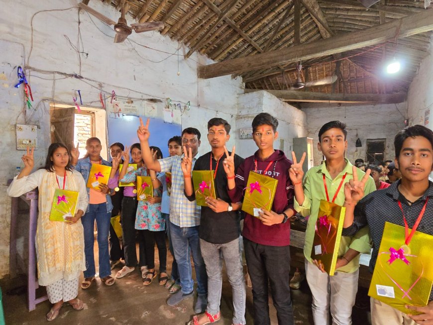 सीतामढ़ी :- मैट्रिक  परीक्षा में उत्तीर्ण होने वाले छात्र ब छात्राओं को किया गया सम्मानित