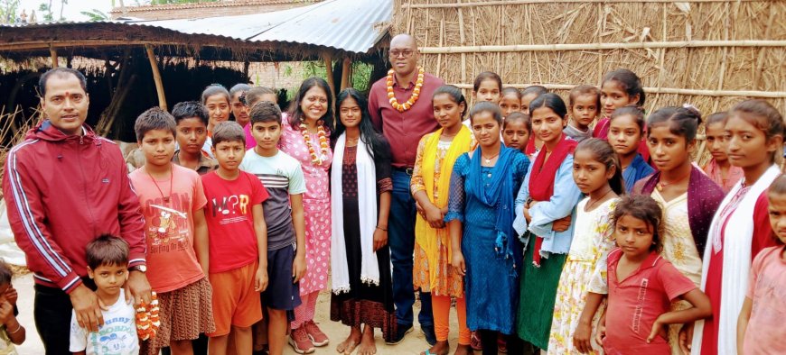 सीतामढ़ी :- यूनिसेफ की बाल संरक्षण दिल्ली टीम ने किया जिले का दौरा, किशोरियों से की मुलाकात और दी शुभकामनाएं