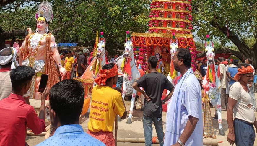 सीतामढ़ी :-- भदियन में आकर्षण का केंद्र बना 101 फिट ऊंचा मजबूरी झंडा, चार दिवसीय महावीरी झंडोत्सव को लेकर माहौल भक्तिमय