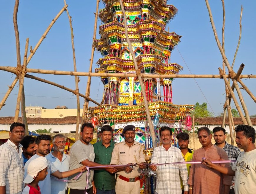 सीतामढ़ी :- मन्नत ताजिया का थानाध्यक्ष देवेंद्र चौधरी ने किया उद्घाटन