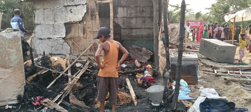 सीतामढ़ी :- जिले के जनकपुर रोड पुपरी के परसौनी गांव में भीषण अग्निकांड, दर्जनों घर जलकर राख