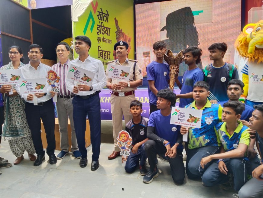 सीतामढ़ी :- शिवहर समाहरणालय परिसर में "खेलो इंडिया टीम" को जिला पदाधिकारी एवं पुलिस अधीक्षक ने किया स्वागत