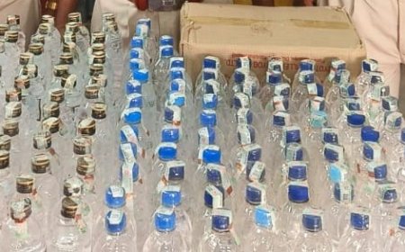 सीतामढ़ी :- राजकीय रेल पुलिस चेकिंग के दौरान स्टेशन से भारी मात्रा में प्रतिबंधित नेपाली शराब बरामद किया