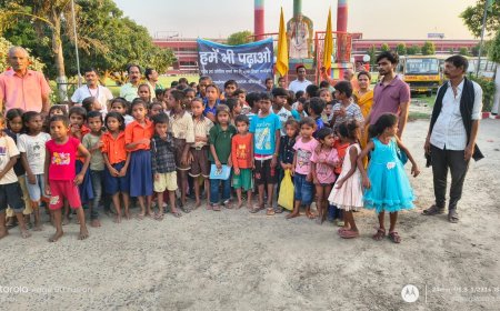 सीतामढ़ी :- हमें भी पढ़ाओ के नारों के साथ बच्चों ने निकाली जागरूकता रैली