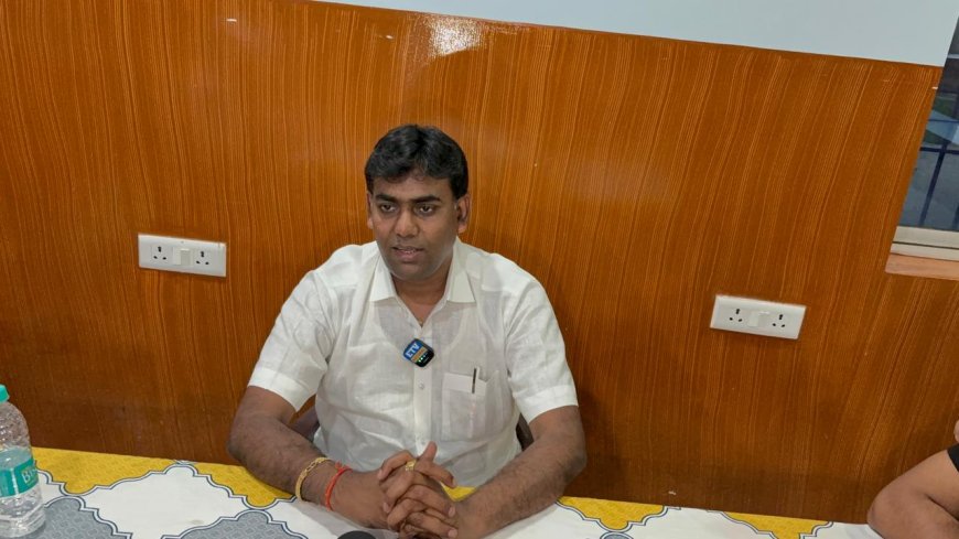 सीतामढ़ी :- अपने विधानसभा क्षेत्र की अनगिनत समस्याओं को लेकर डॉ ने लिया चुनाव लड़ने का निर्णय