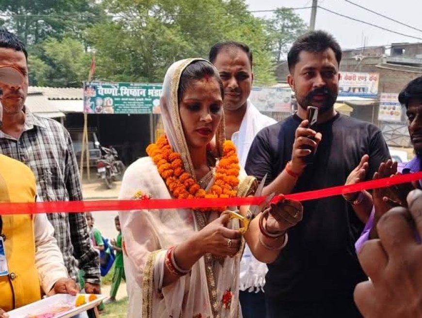 सीतामढ़ी :- आस्था फाउंडेशन द्वारा निःशुल्क मेडिकल कैंप का उद्घाटन मुखिया अर्पणा सिंह ने की