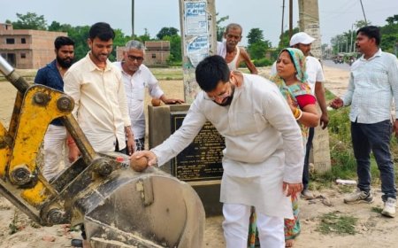 सीतामढ़ी :- नगर परिषद वार्ड संख्या 20 में  वर्षों से जर्जर सड़क निमार्ण का किया गया शुभारंभ