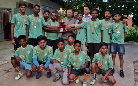 सीतामढ़ी :- श्री राधा कृष्ण गोयनका कॉलेज की 75वीं वर्षगाँठ मनाया गया, इस दौरान फूट बॉल प्रतियोगिता टीम को किया गया सम्मानित