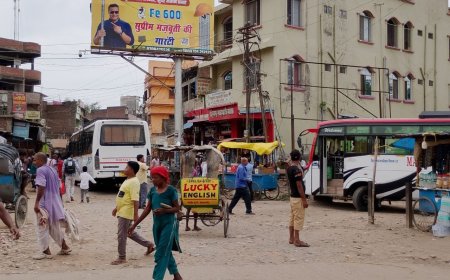 सीतामढ़ी :- रेलवे की जमीन से चलने वाली अवैध बस, टेम्पो और जिप स्टैंड बना स्टेशन परिक्षेत्र में यात्रियों के लिए परेशानी की बड़ी सबब