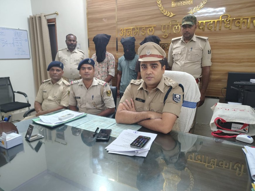 सीतामढ़ी :- बैरगनिया मे मोटरसाइकिल चोरी गिरोह का भंडाफोड़ - 3 अभियुक्त गिरफ्तार, 9 चोरी की मोटरसाइकिल बरामद