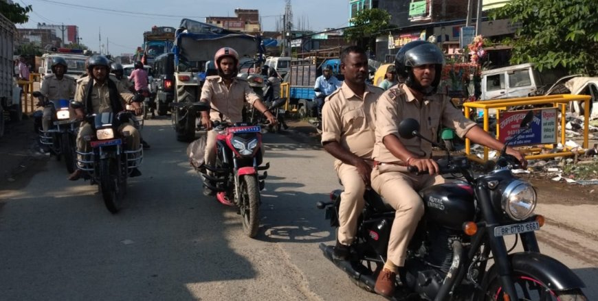 रामगढ़वा। बकरीद को लेकर पुलिस का फ्लैग मार्च, शांति और सौहार्द की अपील