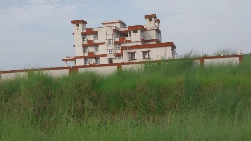 सीतामढ़ी :- खेत में बना मॉडल थाना अब तक सड़क नसीब नहीं, परेशानी