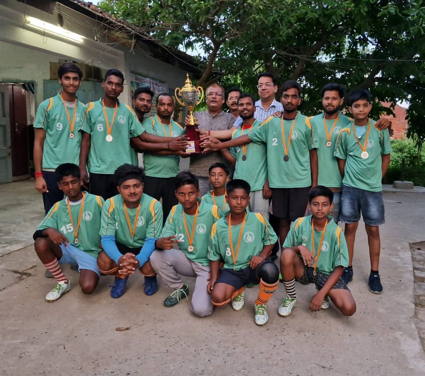 सीतामढ़ी :- श्री राधा कृष्ण गोयनका कॉलेज की 75वीं वर्षगाँठ मनाया गया, इस दौरान फूट बॉल प्रतियोगिता टीम को किया गया सम्मानित