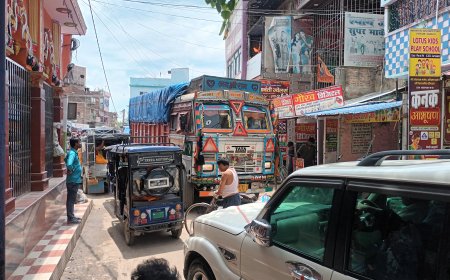 रक्सौल : बिहार बंद का रामगढ़वा में दिखा व्यापक असर, महागठबंधन के नेताओं ने किया सड़क पर विरोध प्रदर्शन