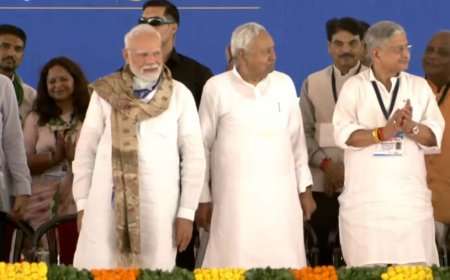 मोतिहारी : पहली प्राइवेट नौकरी पर मिलेगा ₹15,000 का तोहफा, PM मोदी की ऐतिहासिक घोषणा, बिहार को मिले 7200 करोड़ की सौगात, चार नई ट्रेनें भी हुईं रवाना