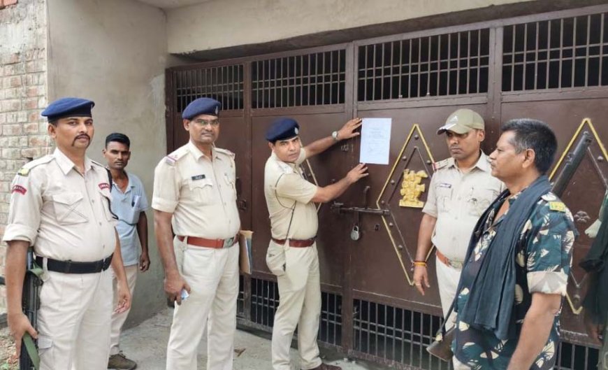 सीतामढ़ी : मेहसौल थाना क्षेत्र के चर्चित पुट्टू खान हत्याकांड में फरार नामजद अभियुक्त विमलेश झा के विरुद्ध इश्तिहार चस्पा