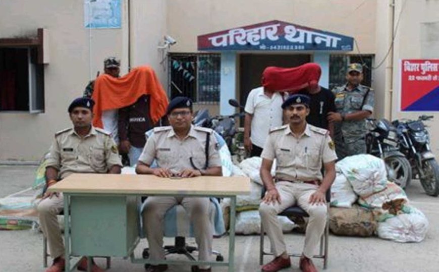 सीतामढ़ी : पुलिस की बड़ी कार्रवाई, सीमा क्षेत्र से भारी मात्रा में देशी शराब बरामद, 6 तस्कर गिरफ्तार