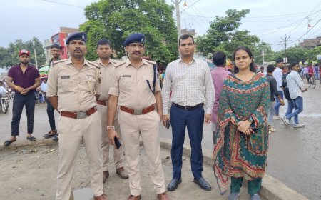 सुगौली : रक्षाबंधन पर निकला भव्य महावीरी अखाड़ा जुलूस, पारंपरिक करतबों ने बांधा समां