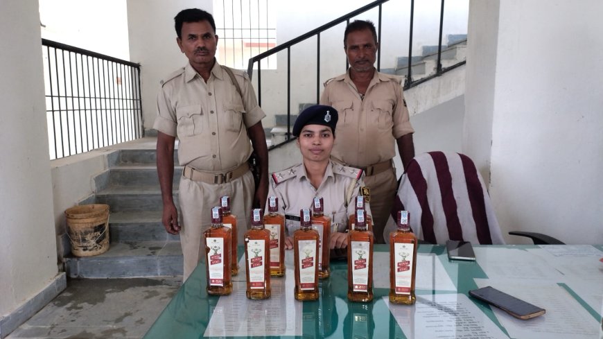 रामगढ़वा : पुलिस ने विभिन्न जगहों पर छापेमारी कर दो बाइक पर लदे विदेशी शराब के साथ दो कारोबारी को किया गिरफ्तार, एक फरार, छापेमारी जारी