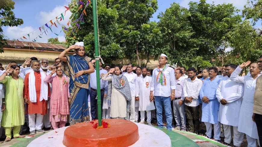 सुगौली: सरकारी व गैर-सरकारी संस्थानों में आन- बान शान से फहराया गया राष्ट्रीय ध्वज