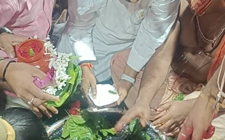 सुगौली:  विधानसभा सम्भावित प्रत्याशी सुनील सिंह ने बाबा बैधनाथ धाम में की पूजा-अर्चना