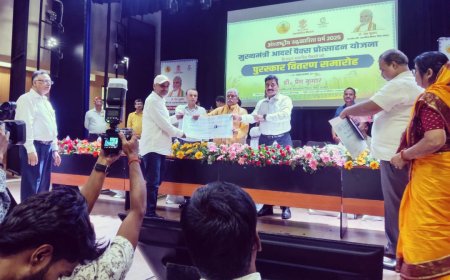 सुगौली: भटहां पैक्स अध्यक्ष विनोद कुमार गुप्ता को मिला आदर्श पैक्स का पुरस्कार