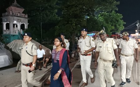 सुगौली: सदर एसडीएम के नेतृत्व में निकला फ्लैग मार्च