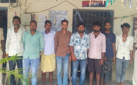 सुगौली: पुलिस का विशेष छापामारी अभियान: हत्याकांड के दो आरोपी समेत आठ गिरफ्तार