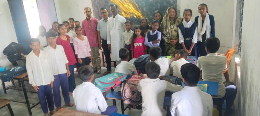 सुगौली: तीन विद्यालयों का बीस सूत्री अध्यक्ष ने किया औचक निरीक्षण