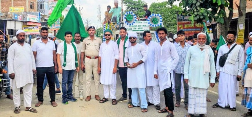 सुगौली: ईद मिलादुन्नबी पर जश्न की रौनक, निकाला गया मोहम्मदी जुलूस