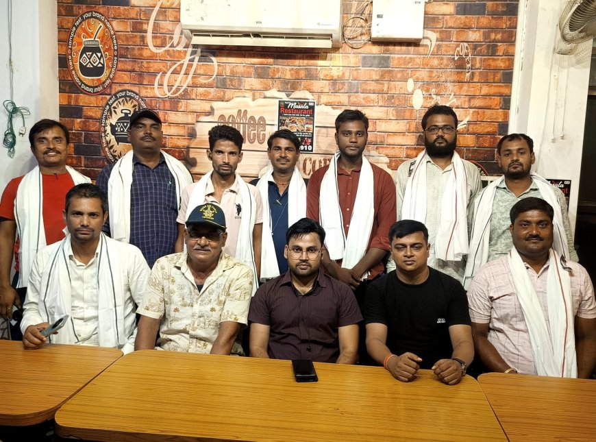 सुगौली: अगस्त महीने के अनलिमिटेड डिनर ड्रा कार्यक्रम में बिजलीकर्मियों का सम्मान