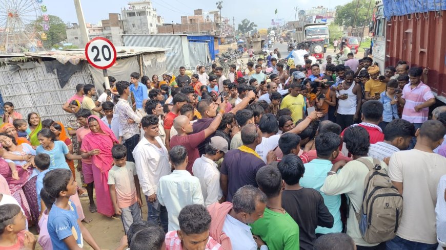 सुगौली: एनएच पर ट्रक की चपेट में आये बाइक सवार युवक