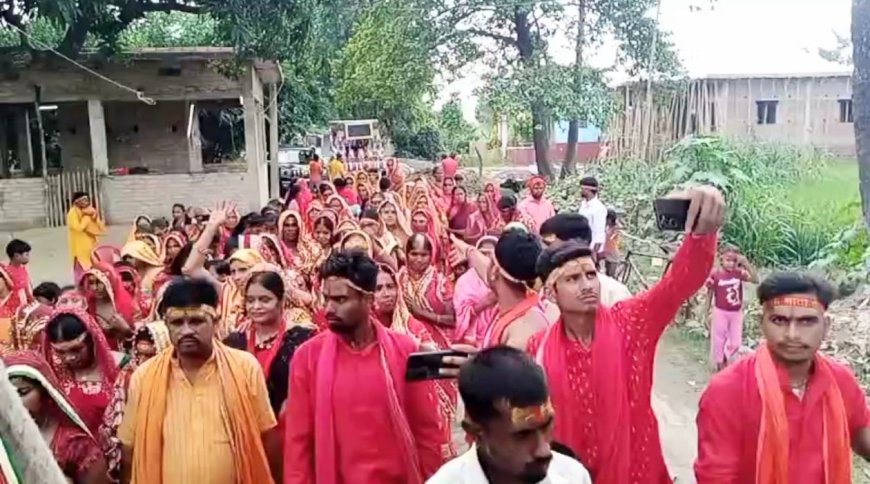 सुगौली: दुर्गा पूजा को लेकर बेल निमंत्रण, जयकारों से गूंजा पूरा क्षेत्र