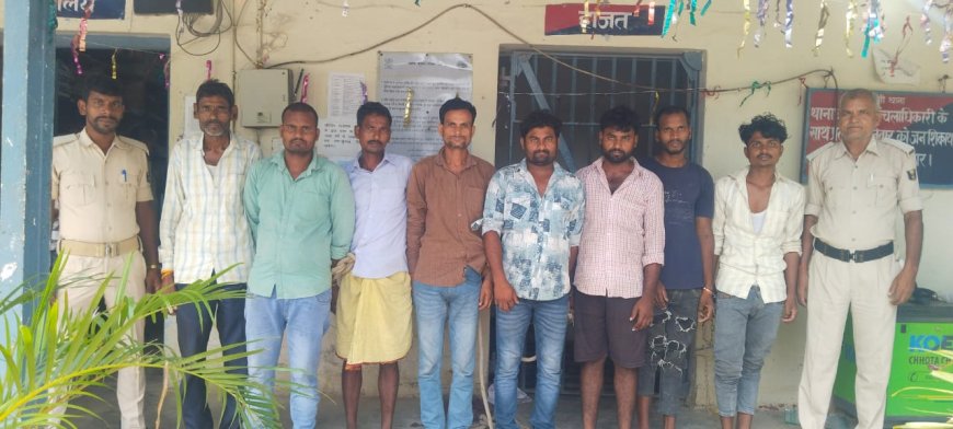 सुगौली: पुलिस का विशेष छापामारी अभियान: हत्याकांड के दो आरोपी समेत आठ गिरफ्तार