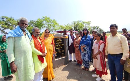 सुगौली: पंचायत सरकार भवन और विवाह मंडप का शिलान्यास