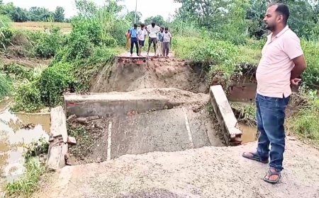 सुगौली: भारी बारिश से टिकुलिया के पास पुलिया ध्वस्त, आवागमन ठप