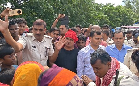 सुगौली: सिकरहना नदी के बढ़े जलस्तर से ग्रामीणों का गुस्सा फूटा