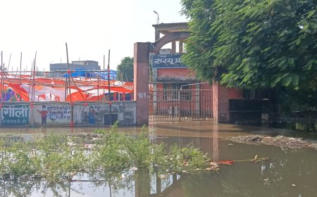 सुगौली: नगर में बाढ़ का कहर, जनजीवन पूरी तरह अस्त-व्यस्त