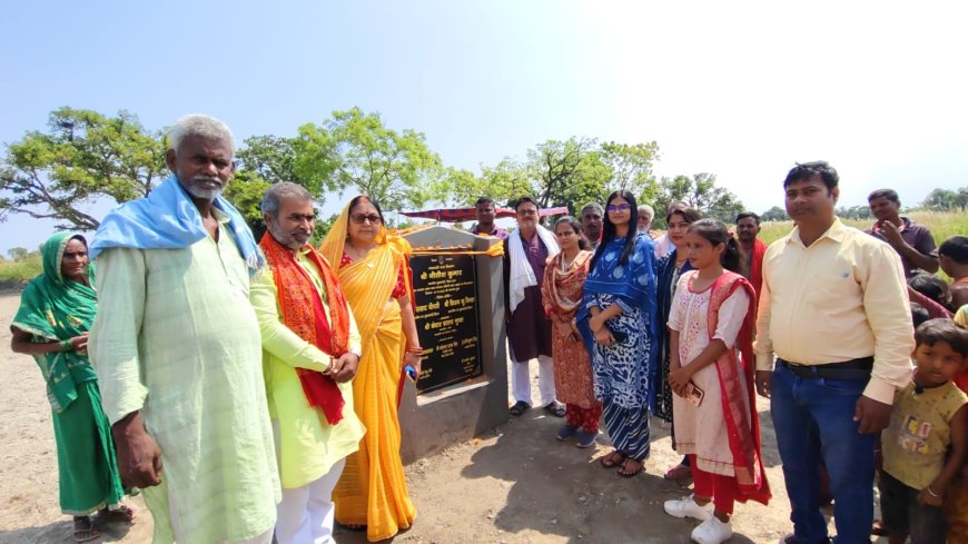 सुगौली: पंचायत सरकार भवन और विवाह मंडप का शिलान्यास