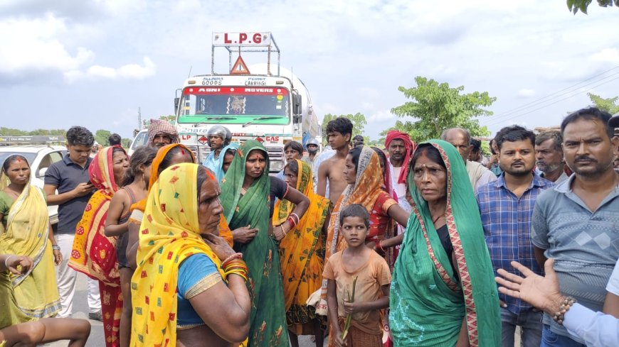 सुगौली: सिकरहना नदी के बढ़े जलस्तर से ग्रामीणों का गुस्सा फूटा