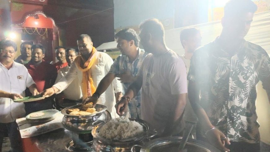 सुगौली: शांतिपूर्वक सम्पन्न हुई माँ दुर्गा की पूजा, भक्तों ने श्रद्धा से ग्रहण किया महाप्रसाद