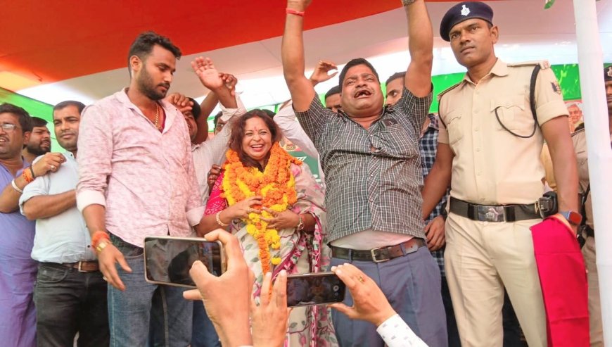 केसरिया: केसरिया विधायक शालिनी मिश्रा ने किया नामांकन दाखिल