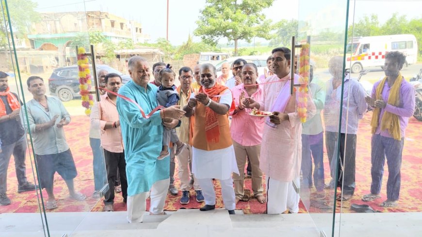 सुगौली: धनतेरस पर सुगौली में रिभोल्ट इलेक्ट्रिक बाइक शोरूम का शुभारंभ